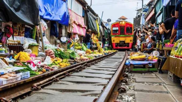 Maeklong Railway Market